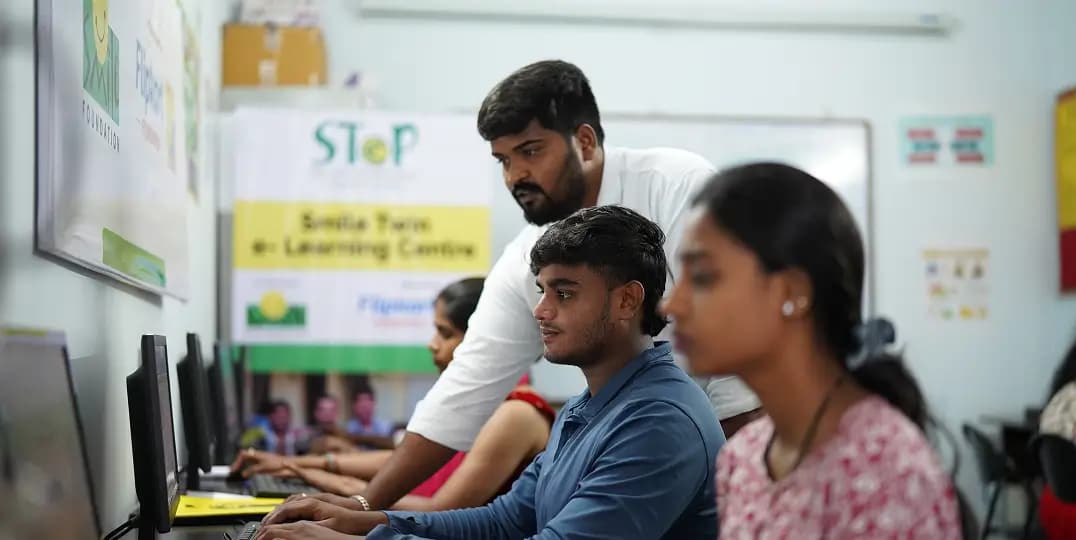 Students focus intently on computers at a STeP e-learning lab